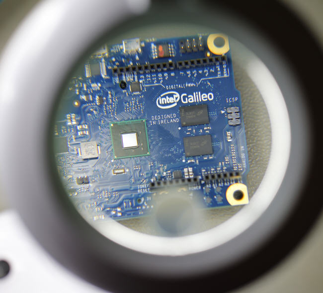 Galileo development board based on the Quark Q1000 chip