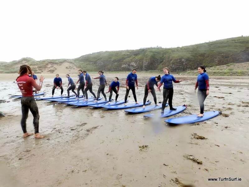 GirlCrew surfing