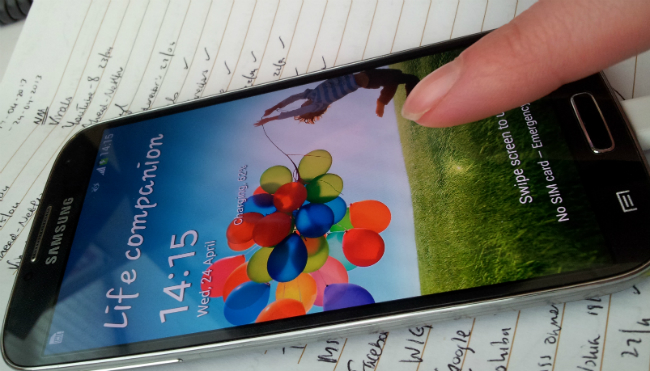 Samsung Galaxy S4 air gestures