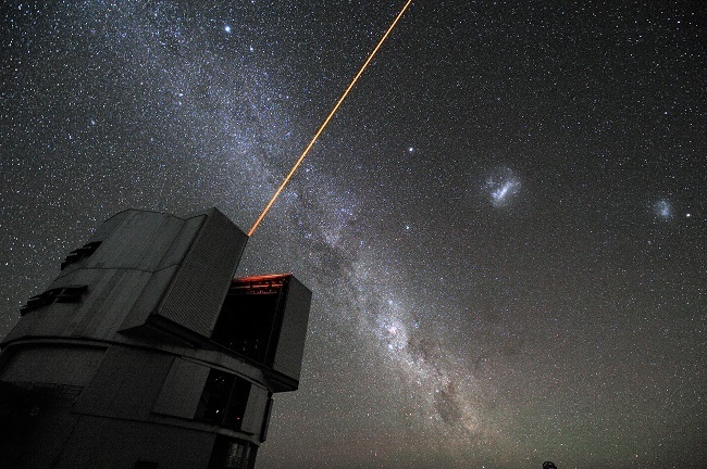 Image of the Very Large Telescope scanning the night sky