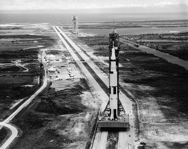 Apollo 11 photos Saturn V on crawlerway