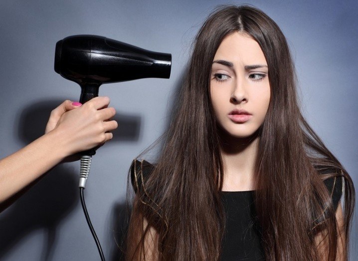 #HackAHairDryer: woman gives hair dryer side-eye