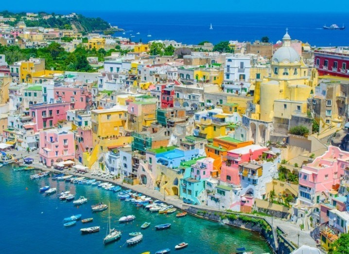 Naples-Apple-iOS-shutterstock