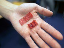 Ingestible origami robot can crawl into your stomach and heal wounds