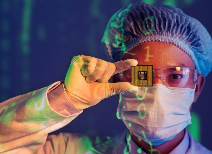 lectronics_engineer_intel_atom_shutterstock