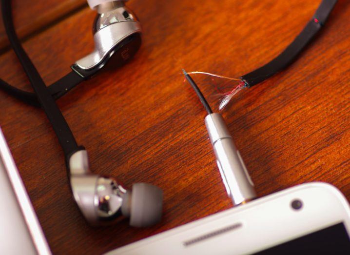 How to solder broken headphones
