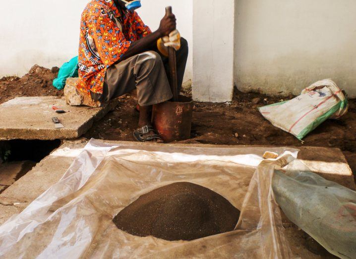 Conflict minerals being mined