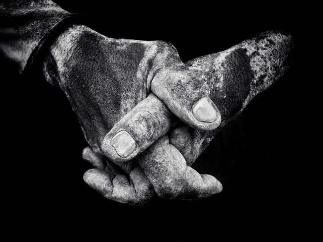 Brendan Ó Sé, Ireland. 1st place, photographer of the year category, IPPA. Dock Worker: “I shot this photo on an early morning photo walk around the docks in Jakarta in April 2016. These were the hands of a dock worker who was taking a break. I was struck by the texture created by the accumulated dirt on his hands.” 