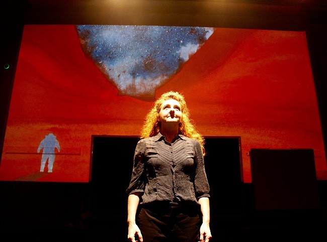 Niamh Shaw performing To Space