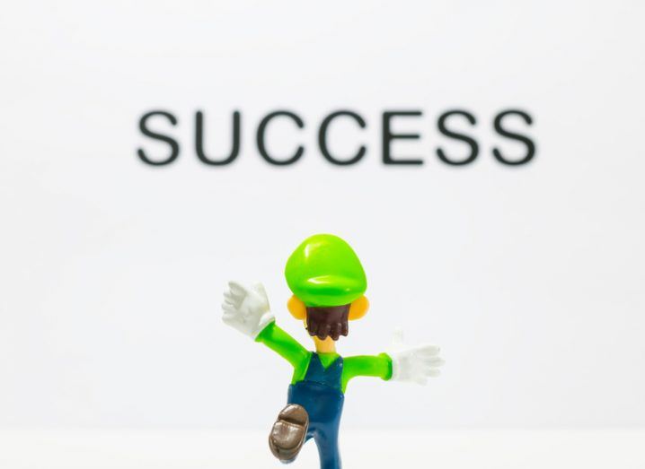 Luigi in front of success sign