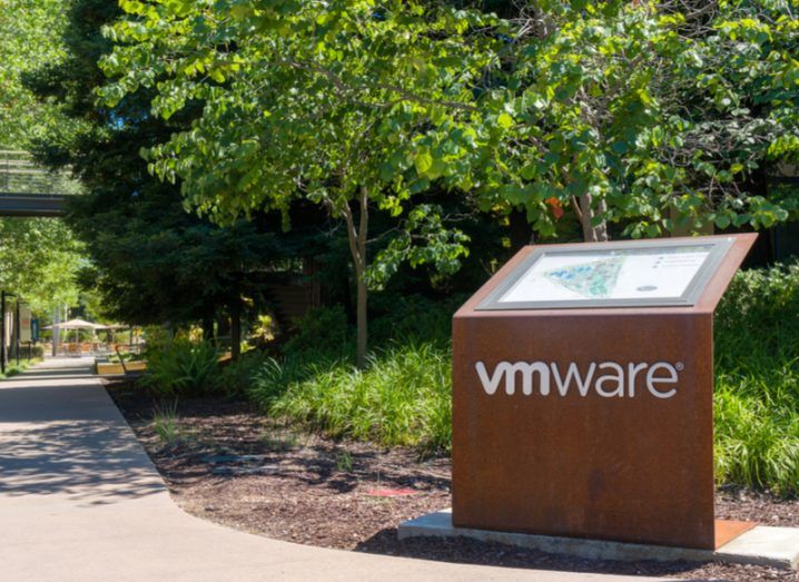 Dell mulls reverse merger with VMware to go public without IPO