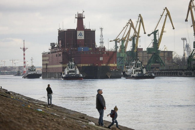 Nuclear barge leaving St Petersburg