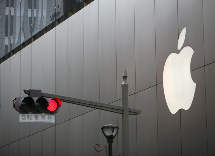 Red traffic light at Apple building, Japan. Image: Zomby/Shutterstock