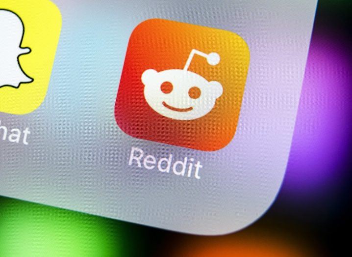 Image of the Reddit app icon on a phone's home screen.