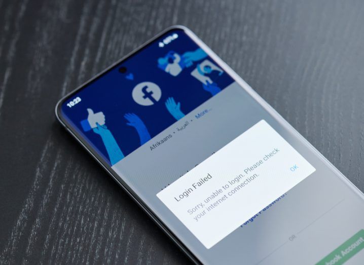 The Facebook app on a phone showing a ‘login failed’ screen.