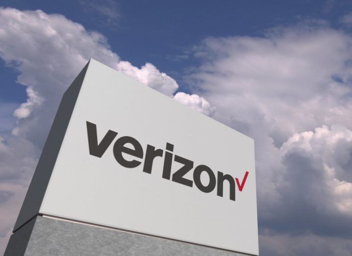 Verizon logo on a structure against the backdrop of the sky.