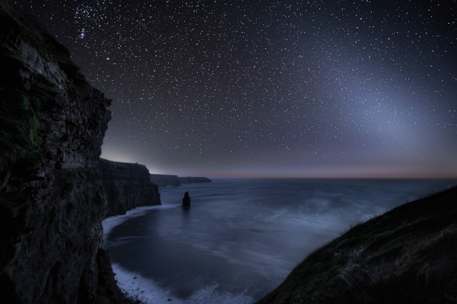 A night sky full of stars visible from the Cliffs of Moher.
