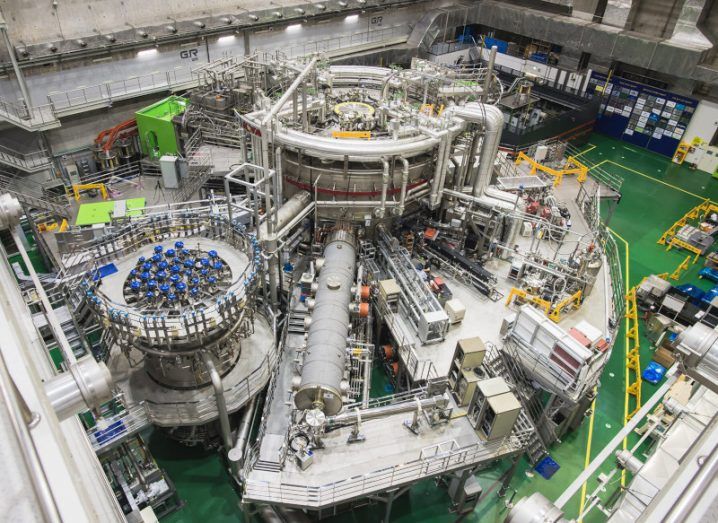 Interior of a research facility with a large machine in the center. It is a nuclear fusion device in Korea.