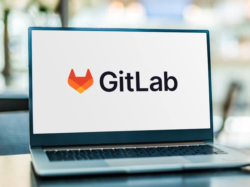 GitLab dan GitHub keduanya pindah untuk memotong pekerjaan