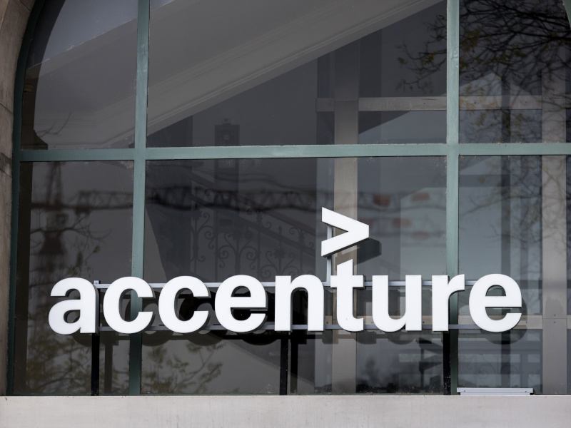 Accenture memangkas 2,5 persen jumlah staf di seluruh dunia, dengan alasan ekonomi