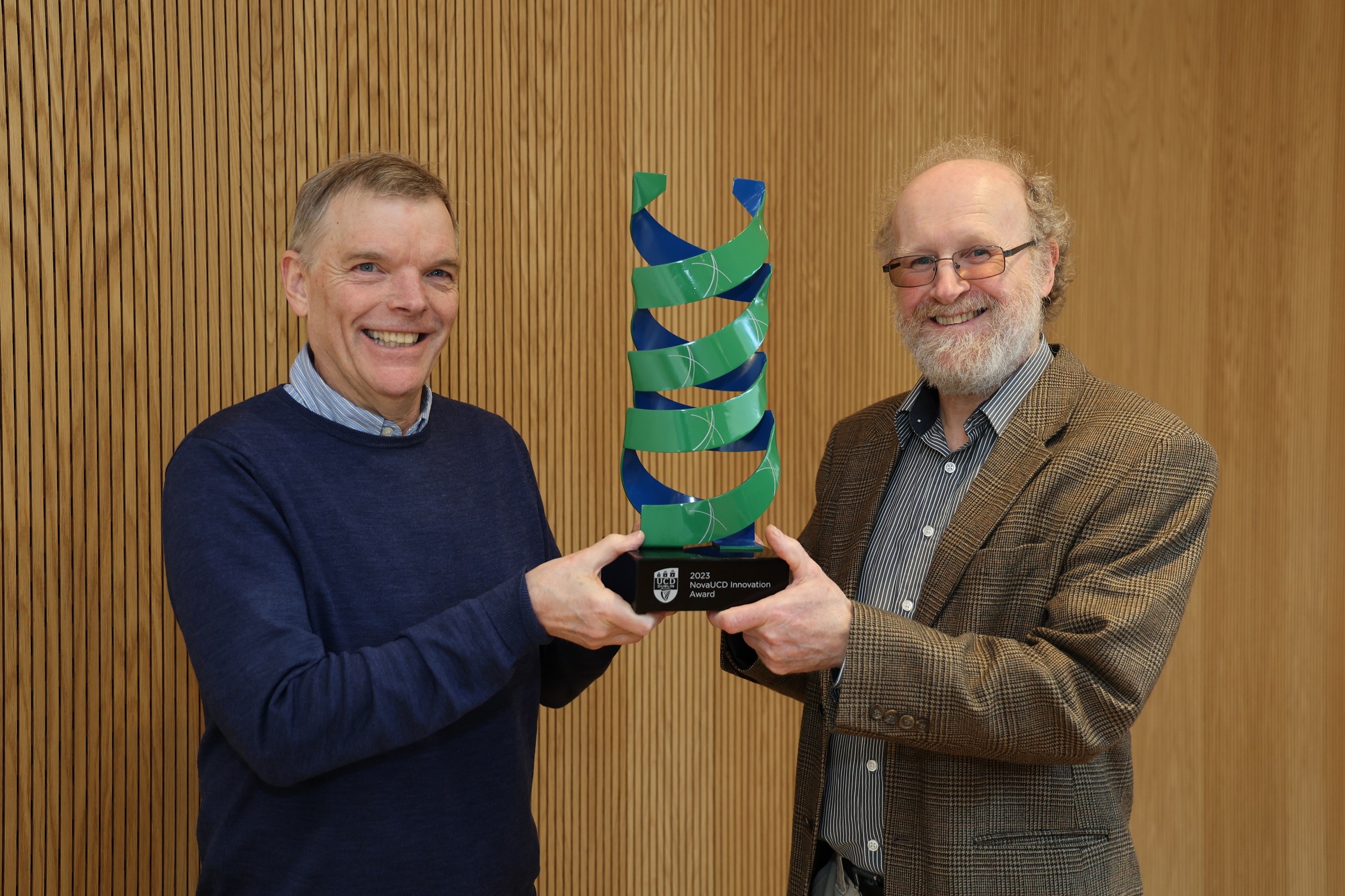 Dua profs meraih NovaUCD Innovation Award untuk perawatan penyakit paru-paru
