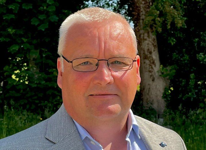 A headshot of Peter Hubbert of Fidelity Investments standing outdoors.