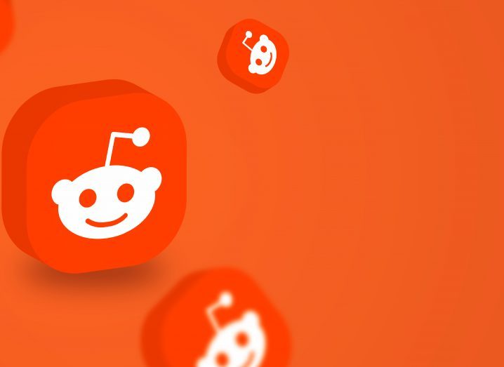 Reddit logos in an orange background.