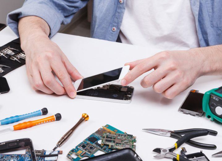 A person repairing a smartphone. Used in the context of the EU's right to repair directive.